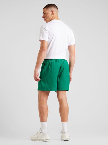 Nike SportswearLoosefit Hlače 'CLUB' - zelena boja