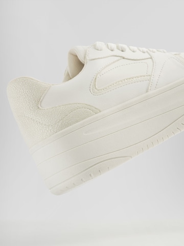 Bershka Sneakers laag in Wit