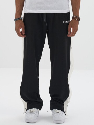 Koyumi Regular Sportbroek 'Druckknöpfen  mit weißen Streifen' in Zwart