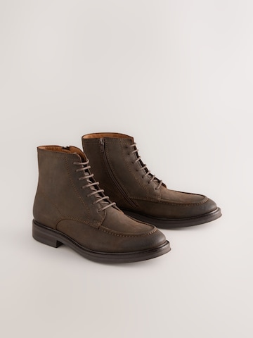 Next - Botas com atacadores em castanho