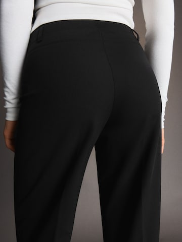 Bershka Szeroka nogawka Spodnie w kant w kolorze czarny