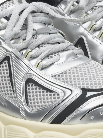 ES8 Platform trainers '1115-1' in Silver