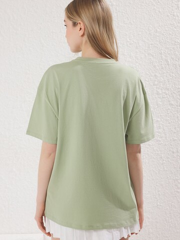 Trendyol Shirt in Green