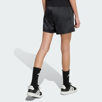 Loosefit Pantaloni sportivi di ADIDAS SPORTSWEAR in nero