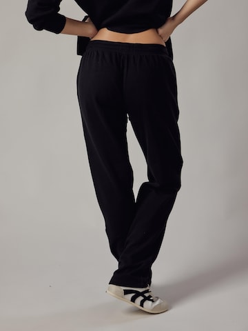 regular Pantaloni 'Felpati Dritti' di OWN Off With Nature in nero