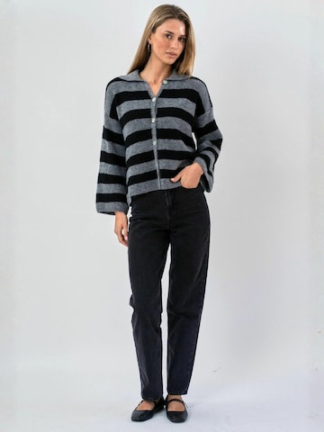 TEESHOPPEN Sweter ' Josie ' w kolorze czarny