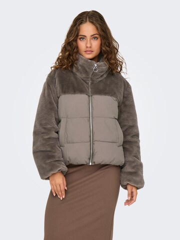 Giacca invernale 'ONLWanja' di ONLY in grigio: frontale