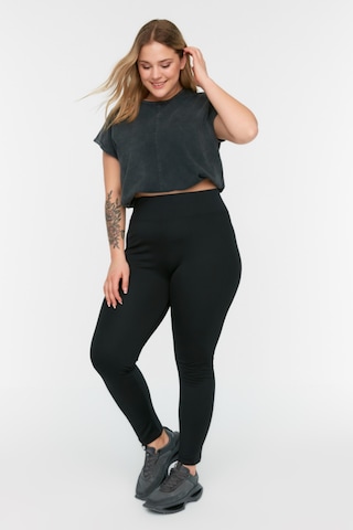 Trendyol Curve - Skinny Leggings en negro