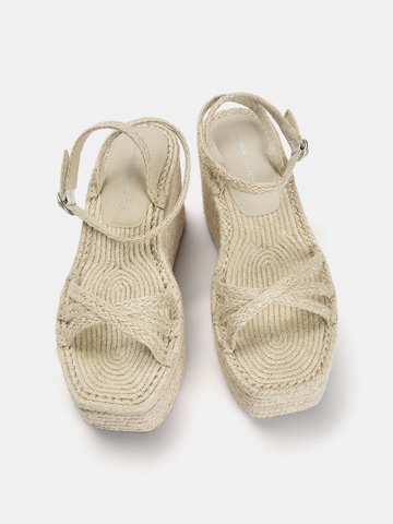 Pull&Bear Sandale in Weiß