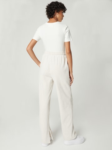 Loosefit Pantalon 'HANNA' A LOT LESS en blanc