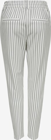 ONLY - Slimfit Pantalón plisado 'Poptrash' en blanco