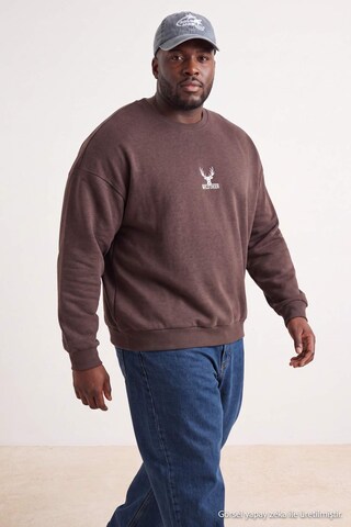 Trendyol Curve - Sudadera en marrón: frente