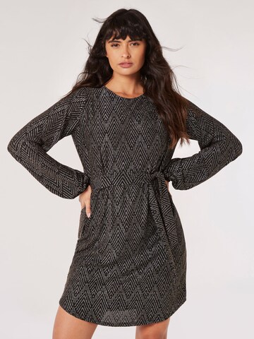 Apricot Dress 'Chevron' in Black: front