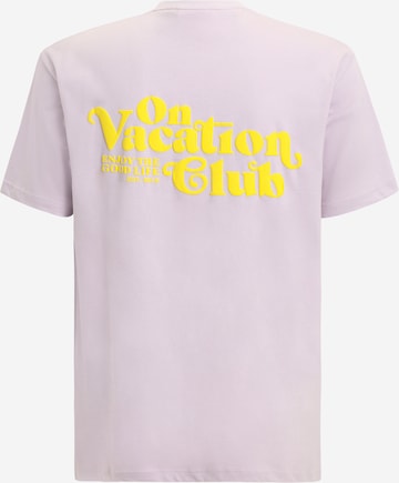 On Vacation Club Shirt 'Enjoy' in Purple