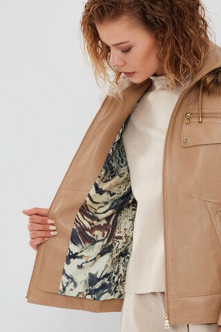 Derimod Tussenjas in Beige