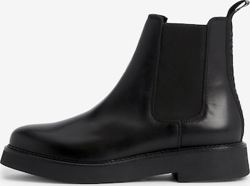 Tommy Jeans Chelsea Boots in Black: front