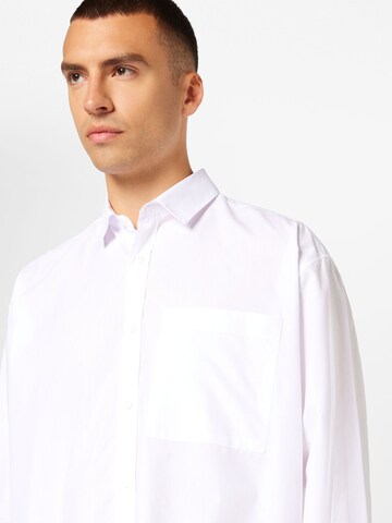 TOPMAN - Ajuste regular Camisa en blanco