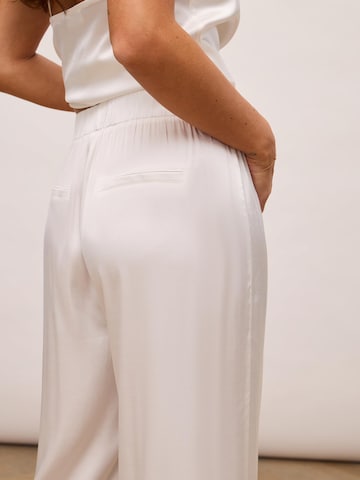noar studios Wide leg Trousers in White
