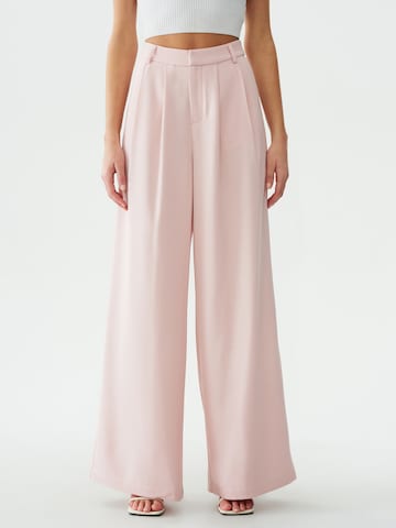 The Fated Wide leg Broek 'KATHY' in Roze: voorkant