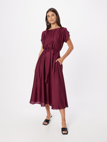 Rochie de cocktail de la SWING pe roșu: față