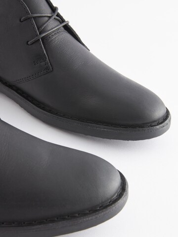 Next Chukka boots i svart
