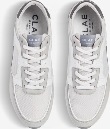 Baskets basses 'Joshua' CLAE en blanc