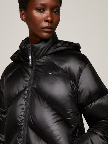 TOMMY HILFIGER Jacke in Schwarz