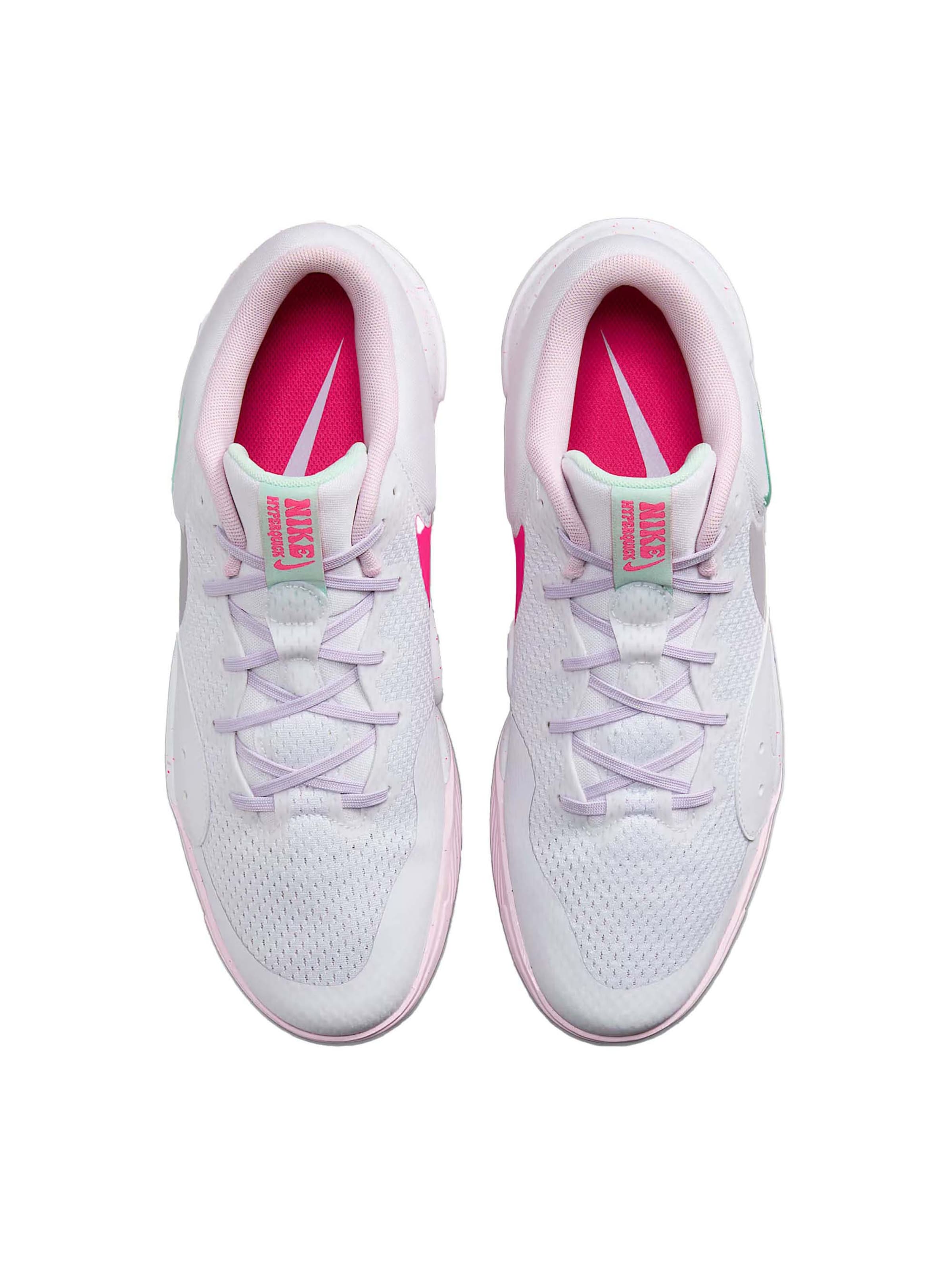 NIKE Sports shoe in White