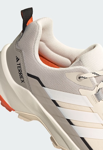 Chaussure basse 'Skychaser AX5' ADIDAS TERREX en blanc