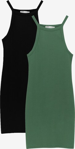 Rochie de la Pull&Bear pe verde: față