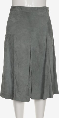 Closed Skirt in L in Green: front