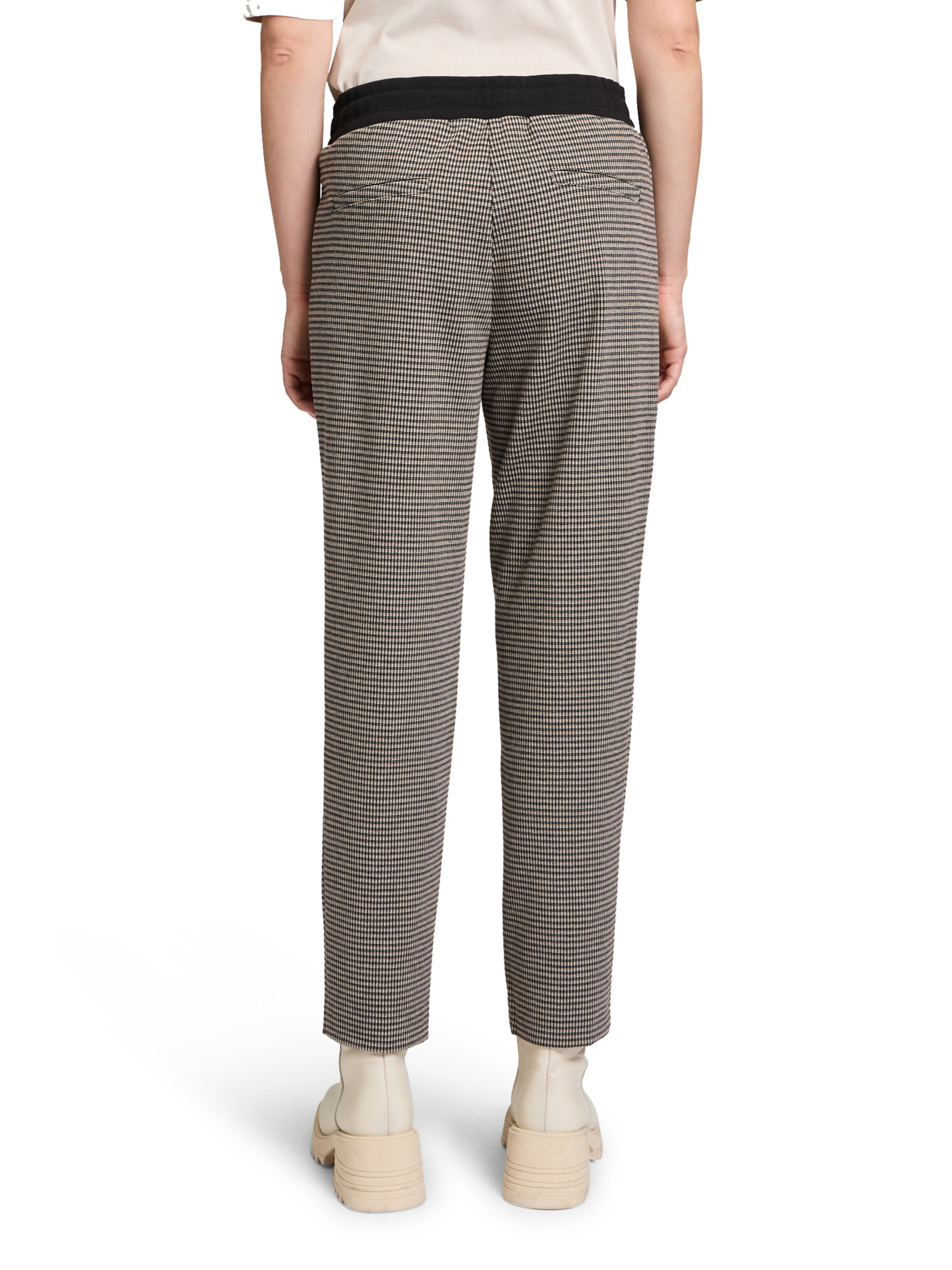 Betty & Co Loosefit Schlupfhose mit Reißverschlusstaschen in Schwarz