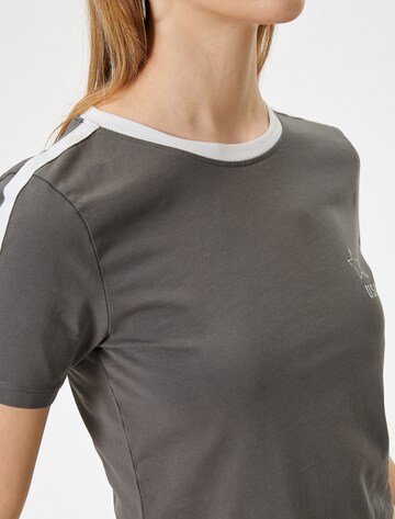 Koton T-Shirt in Grau