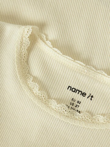 NAME IT - Camisola 'NMFKAB' em amarelo