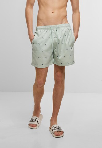 Pantaloncini da bagno di Urban Classics in verde: frontale