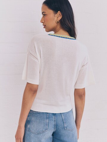 Tricou de la Next pe alb