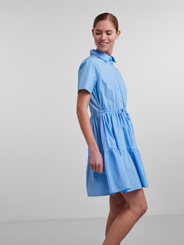 Robe-chemise 'Valdine' PIECES en bleu