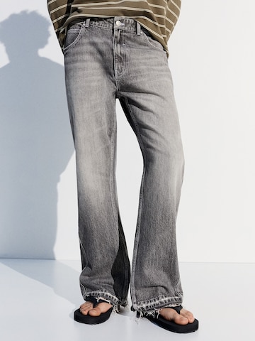Bershka Flared Jeans i grå: forside