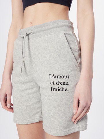 Les Petits Basics Regular Shorts in Grau