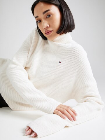 TOMMY HILFIGER Sweater in White