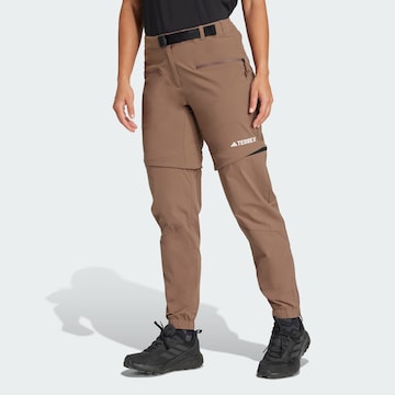 Effilé Pantalon outdoor 'Utilitas' ADIDAS TERREX en marron : devant