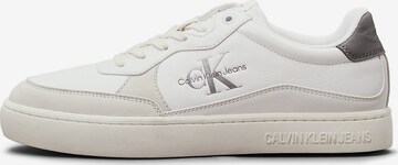 Baskets basses Calvin Klein Jeans en blanc : devant