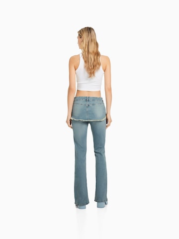 Bershka Bootcut Jeansy w kolorze niebieski