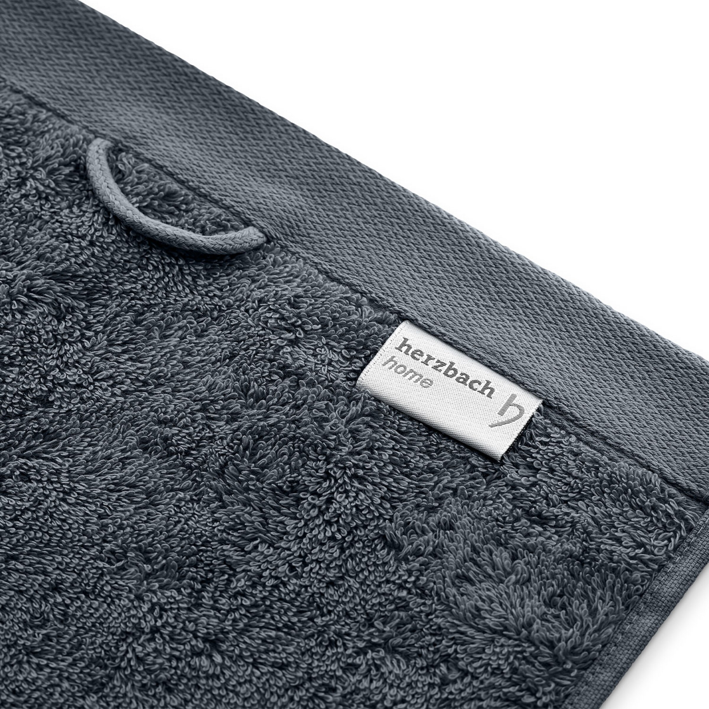 Herzbach home Set in Grey