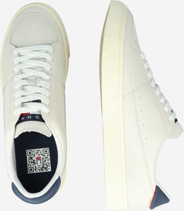 Tommy Jeans Sneakers in Beige