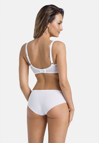 Minimiseur Soutien-gorge 'Amelia' TEYLI en blanc