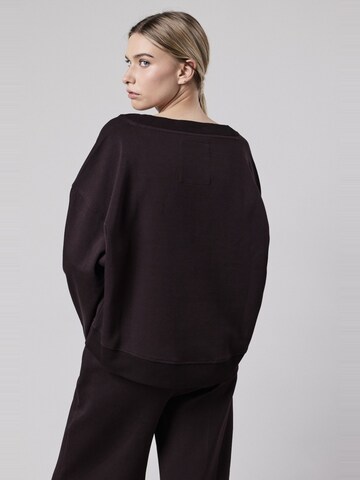 Sweat-shirt 'Felpa Scollo a V Loose Fit in Interlock Wood' OWN Off With Nature en marron
