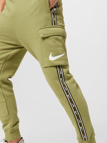 Nike Sportswear Tapered Cargobyxa i grön