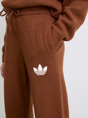 ADIDAS ORIGINALS Loosefit Kalhoty 'Athletic Dept' – hnědá