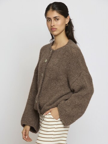 Lilavie Strickjacke ' Taynaa ' in Braun